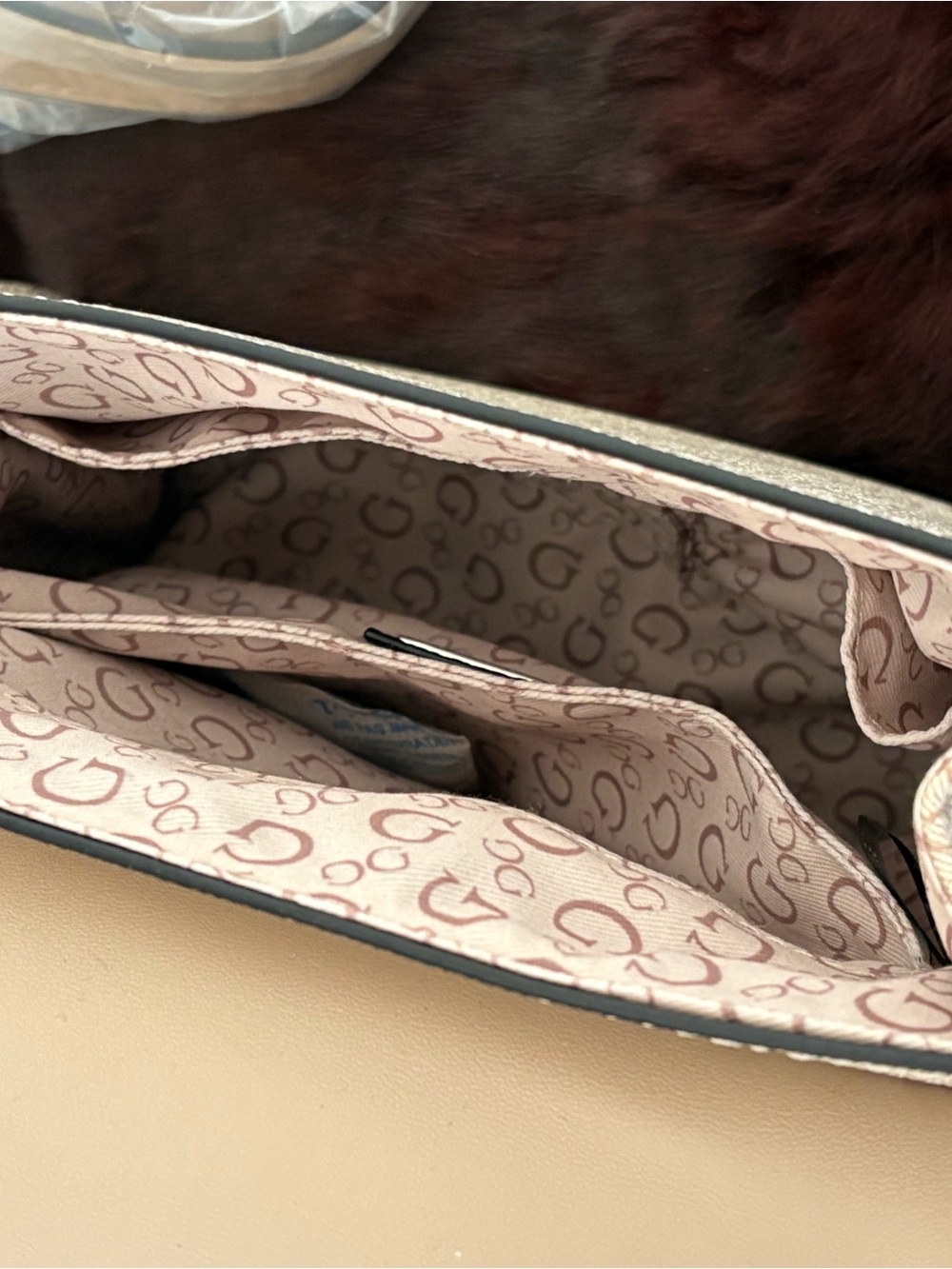Guess purse - Picture 5 of 7